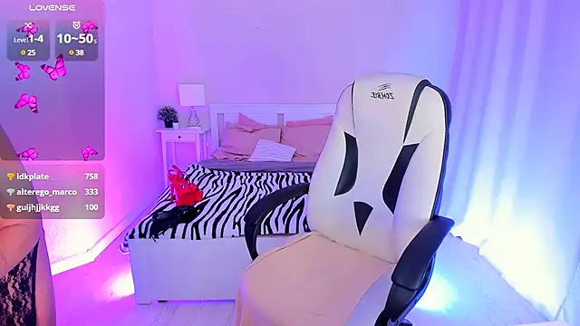 Snapshot of HelenaRegal chatting on January 2025 04:57:01 PM HelenaRegal online show from January 2025 04:57:01 PM