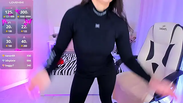 Snapshot of HelenaRegal chatting on February 2025 09:34:02 AM HelenaRegal online show from February 2025 09:34:02 AM