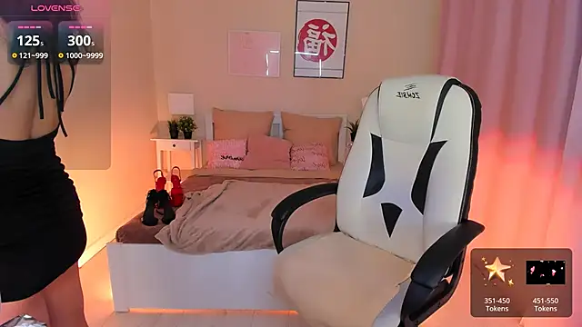 Snapshot of HelenaRegal chatting on November 2025 01:54:02 PM HelenaRegal online show from November 2025 01:54:02 PM