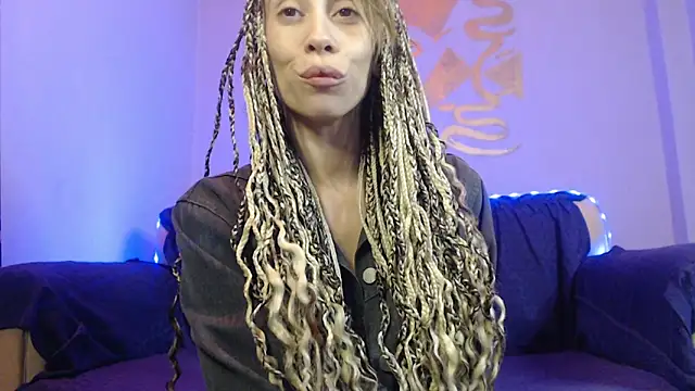 DIOSAHONEY online show from May 2026 11:21:02 PM