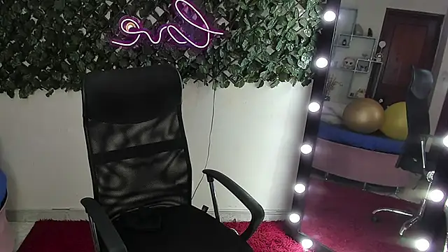 DestinyHills online show from May 2026 12:11:01 PM