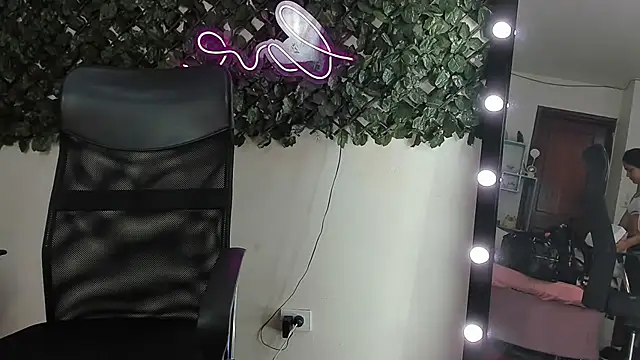 DestinyHills online show from May 2026 12:11:02 PM