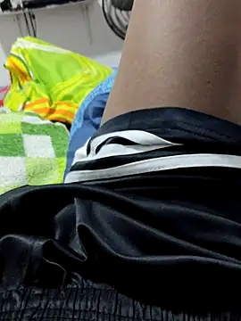 Jheronn28 online show from October 2025 01:06:01 AM