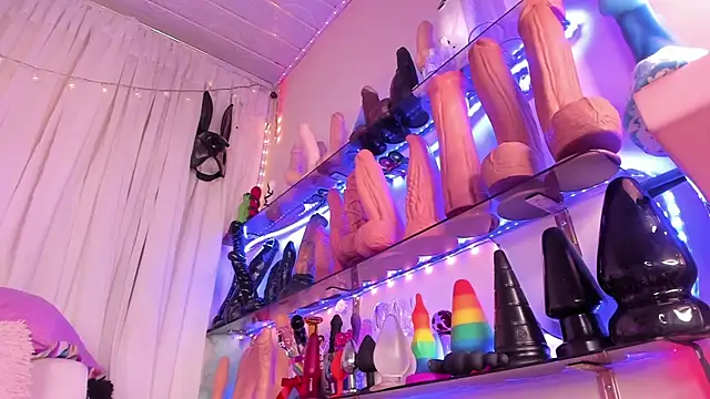 Snapshot of christymilkk chatting on December 2024 02:06:02 AM christymilkk online show from December 2024 02:06:02 AM