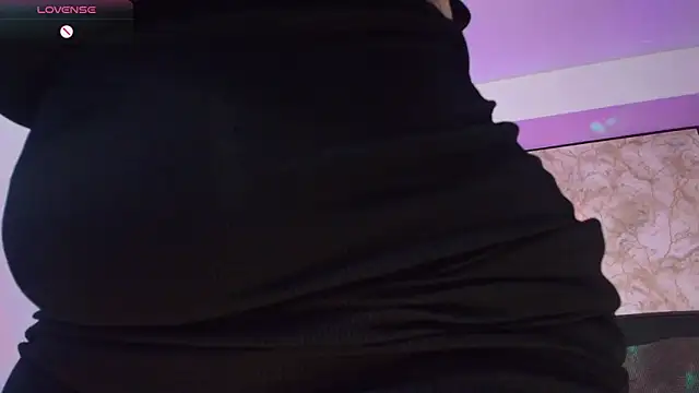 JuliRamirez online show from November 2025 01:37:02 PM