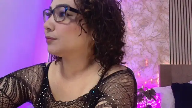 JuliRamirez online show from May 2026 12:32:02 PM