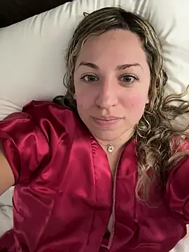 Snapshot of miamellycious chatting on January 2025 04:51:02 PM miamellycious online show from January 2025 04:51:02 PM