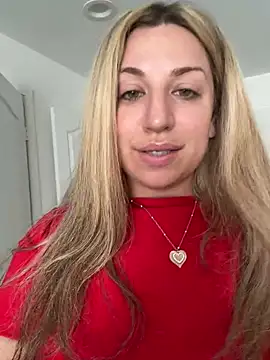 Snapshot of miamellycious chatting on January 2025 08:34:02 PM miamellycious online show from January 2025 08:34:02 PM