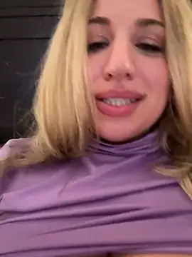 Snapshot of miamellycious chatting on January 2025 01:33:01 AM miamellycious online show from January 2025 01:33:01 AM