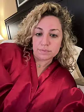 Snapshot of miamellycious chatting on January 2025 04:58:01 AM miamellycious online show from January 2025 04:58:01 AM