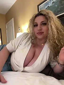 Snapshot of miamellycious chatting on February 2025 04:48:02 AM miamellycious online show from February 2025 04:48:02 AM