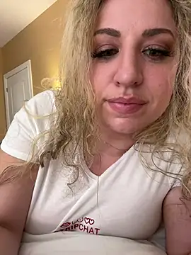 Snapshot of miamellycious chatting on February 2025 10:00:01 AM miamellycious online show from February 2025 10:00:01 AM