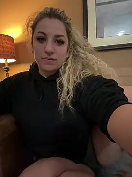 Snapshot of miamellycious chatting on February 2025 10:04:01 AM miamellycious online show from February 2025 10:04:01 AM