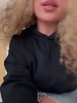 Snapshot of miamellycious chatting on February 2025 12:42:01 AM miamellycious online show from February 2025 12:42:01 AM