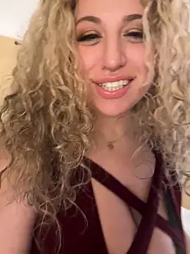 Snapshot of miamellycious chatting on February 2025 02:28:01 AM miamellycious online show from February 2025 02:28:01 AM