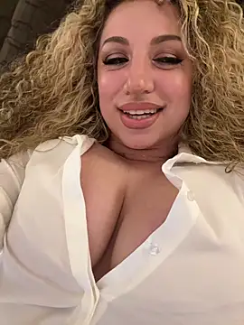 Snapshot of miamellycious chatting on February 2025 07:23:02 AM miamellycious online show from February 2025 07:23:02 AM