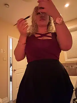 Snapshot of miamellycious chatting on February 2025 03:28:01 AM miamellycious online show from February 2025 03:28:01 AM