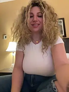 Snapshot of miamellycious chatting on February 2025 01:55:02 AM miamellycious online show from February 2025 01:55:02 AM