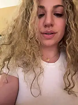 Snapshot of miamellycious chatting on February 2025 05:02:01 AM miamellycious online show from February 2025 05:02:01 AM