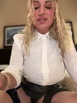 Snapshot of miamellycious chatting on March 2025 02:51:02 AM miamellycious online show from March 2025 02:51:02 AM