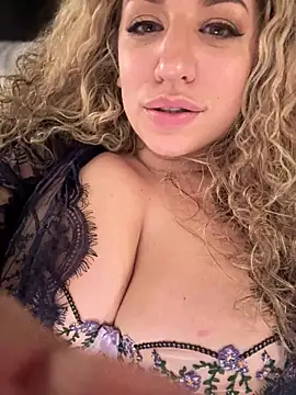 Snapshot of miamellycious chatting on March 2025 07:15:01 AM miamellycious online show from March 2025 07:15:01 AM