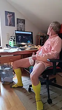 Snapshot of BerndisCam chatting on September 2025 11:25:01 AM BerndisCam online show from September 2025 11:25:01 AM