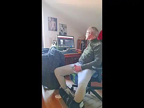 Snapshot of BerndisCam chatting on January 2026 01:26:02 PM BerndisCam online show from January 2026 01:26:02 PM