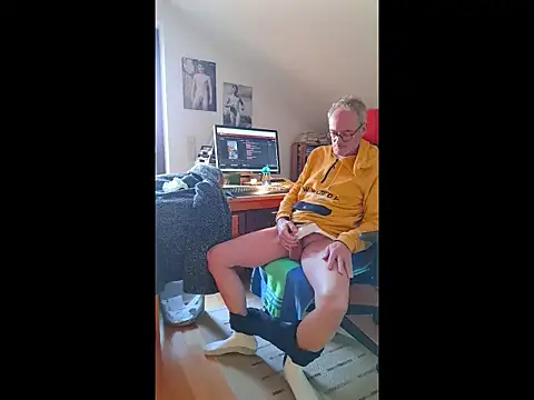 Snapshot of BerndisCam chatting on January 2026 01:59:01 PM BerndisCam online show from January 2026 01:59:01 PM