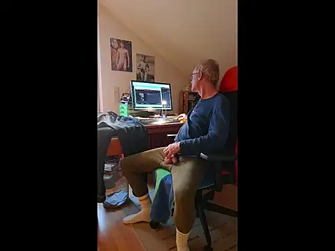 Snapshot of BerndisCam chatting on January 2026 02:10:01 PM BerndisCam online show from January 2026 02:10:01 PM