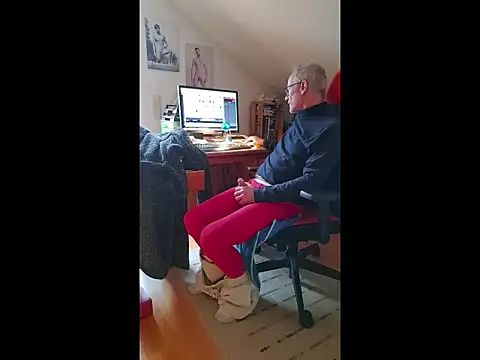 Snapshot of BerndisCam chatting on February 2026 01:31:02 PM BerndisCam online show from February 2026 01:31:02 PM