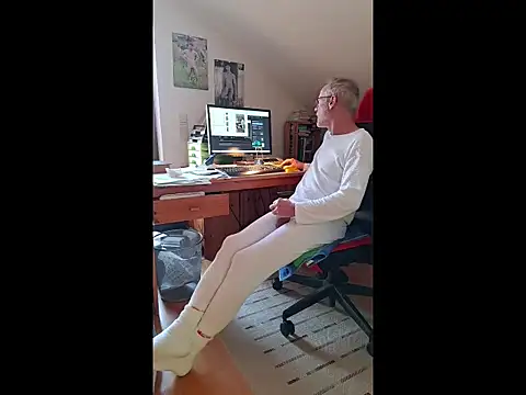 Snapshot of BerndisCam chatting on March 2026 02:12:01 PM BerndisCam online show from March 2026 02:12:01 PM