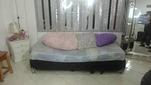 mijal queen online show from February 2025 02:50:01 AM