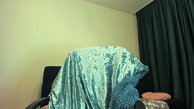 Angelaroberti3 online show from December 2024 01:43:02 PM