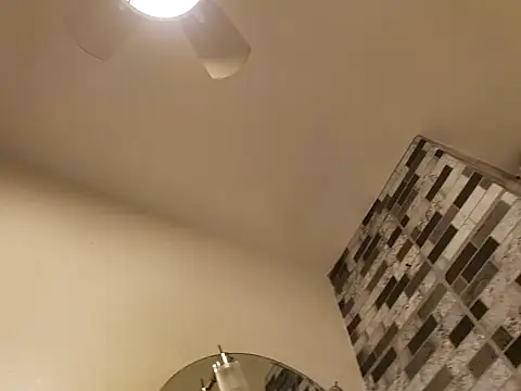 Snapshot of tropikboy chatting on October 2025 09:49:01 AM tropikboy online show from October 2025 09:49:01 AM