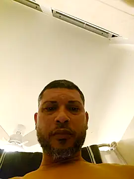 Snapshot of tropikboy chatting on December 2025 10:02:01 AM tropikboy online show from December 2025 10:02:01 AM