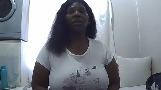 Snapshot of Delicioussexy chatting on October 2025 06:02:02 AM Delicioussexy online show from October 2025 06:02:02 AM