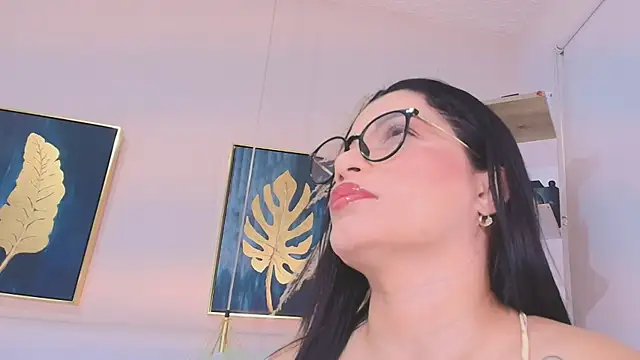 Snapshot of valerie_lya chatting on June 2026 01:03:02 PM valerie lya online show from June 2026 01:03:02 PM