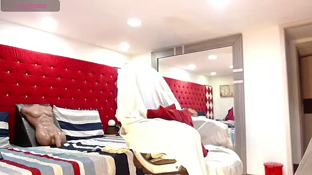 TamyJhonson online show from April 2026 12:54:01 PM