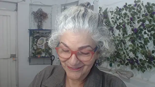 FunnyGrandma online show from November 2025 11:47:02 PM