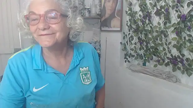 FunnyGrandma online show from November 2025 06:39:01 PM