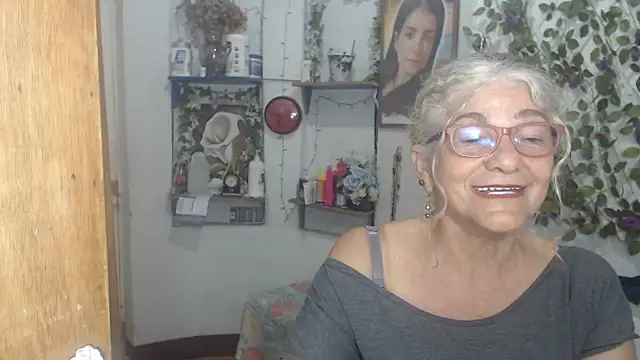 FunnyGrandma online show from May 2026 11:00:01 PM