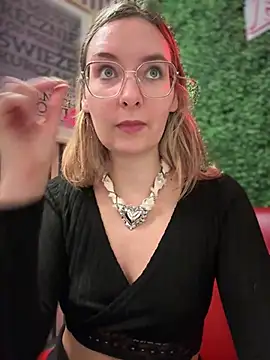 The Snowwhitee online show from December 2024 09:39:02 AM