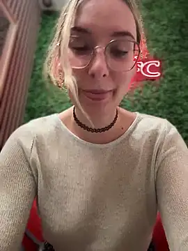 The Snowwhitee online show from February 2025 10:33:01 PM