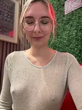 The Snowwhitee online show from February 2025 09:16:02 AM