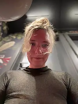 The Snowwhitee online show from February 2025 10:20:02 PM