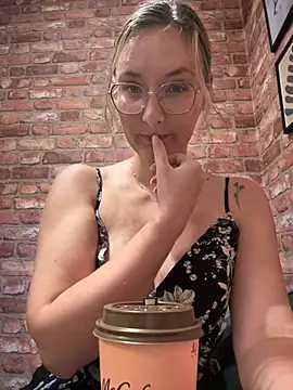 The Snowwhitee online show from September 2025 08:13:02 AM