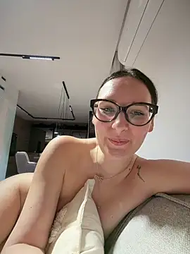 The Snowwhitee online show from April 2026 06:57:01 PM