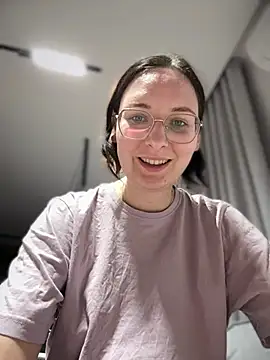 Snapshot of The_Snowwhitee chatting on April 2026 07:49:01 PM The Snowwhitee online show from April 2026 07:49:01 PM