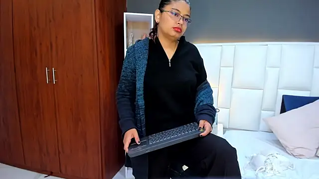 yeral2017 online show from October 2025 02:17:02 PM