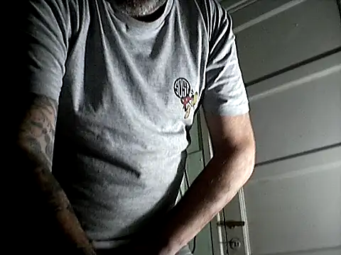 Snapshot of Reload_033 chatting on May 2026 03:35:01 AM Reload 033 online show from May 2026 03:35:01 AM